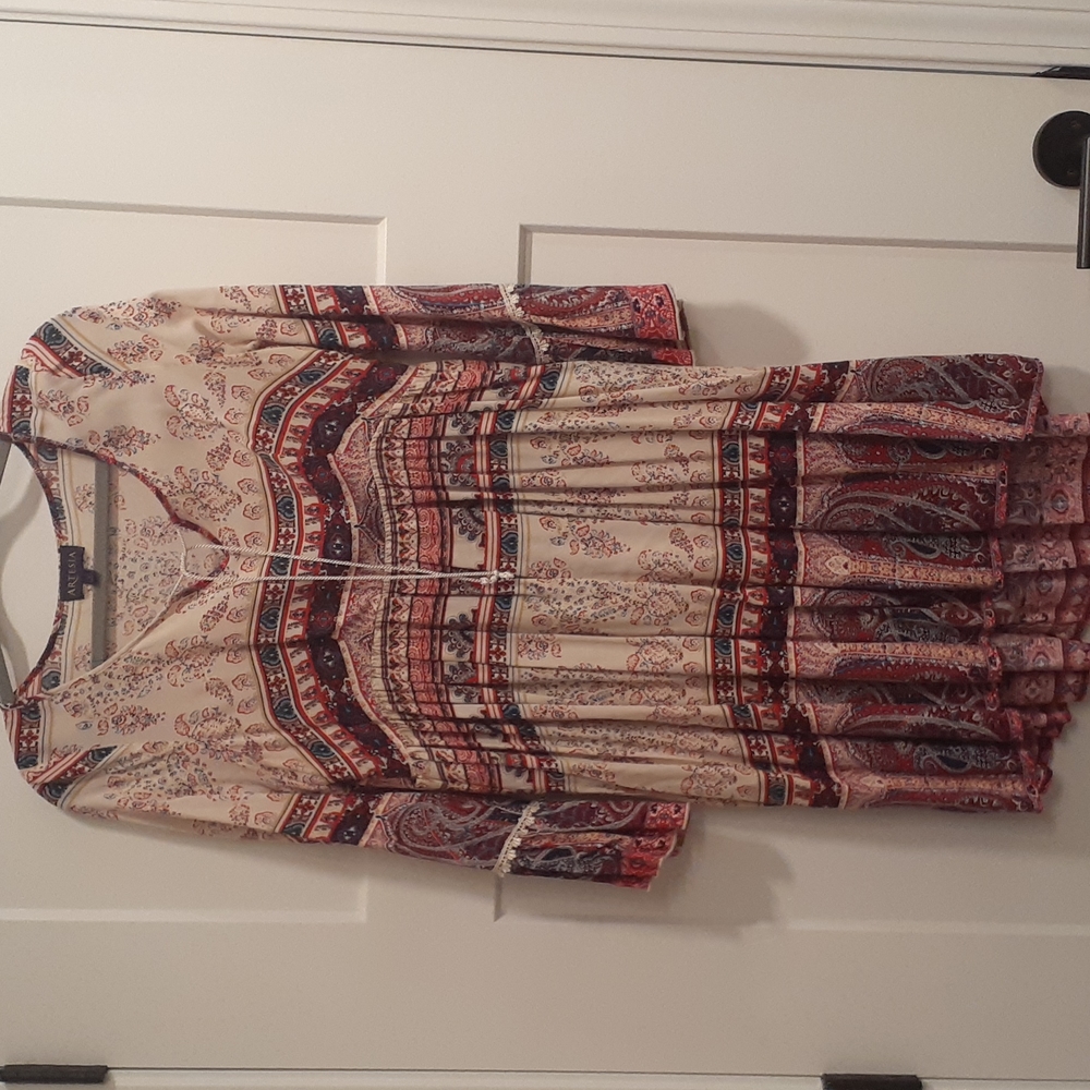 Artesia size small tunic